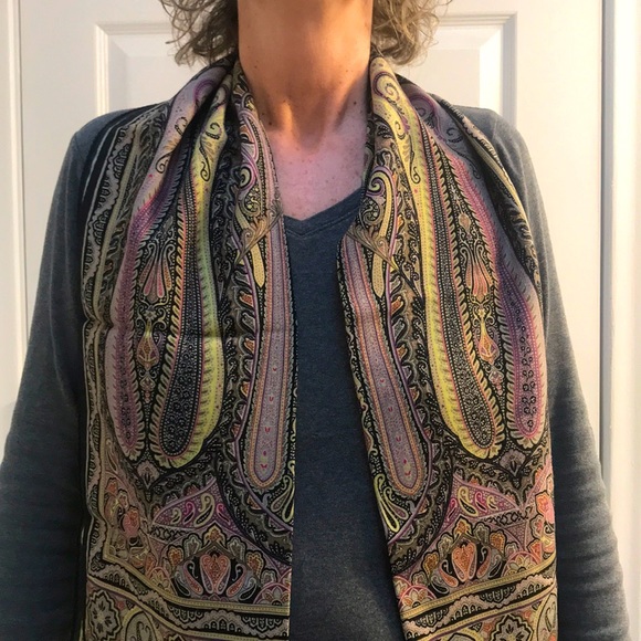 Paisley Etro Milano Scarf in Pristine condition - Picture 5 of 8